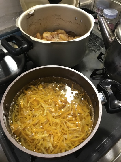 今日はりんご🍎煮て
ママレード作ってるー
